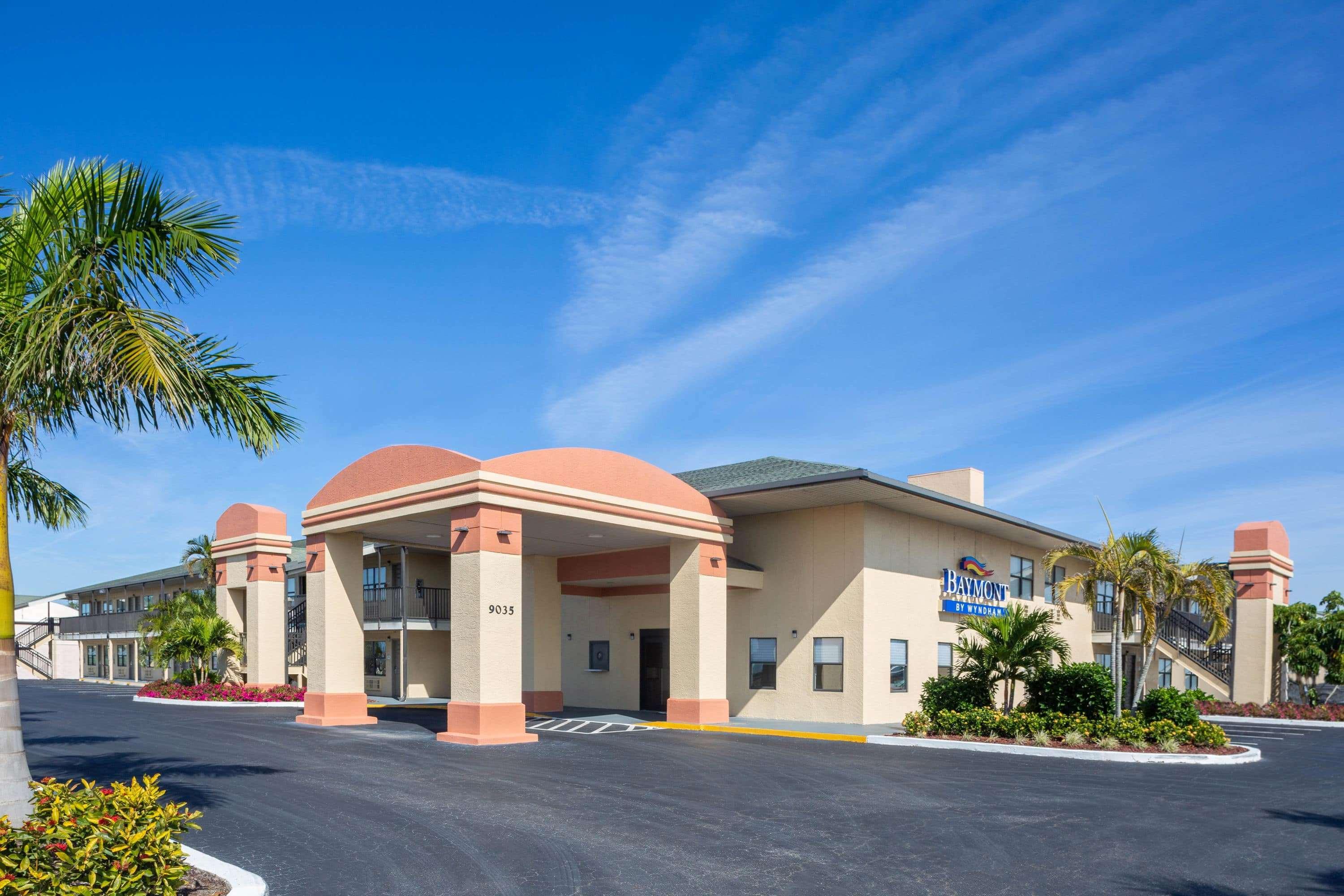 Baymont By Wyndham Punta Gorda/Port Charlotte Hotel Bagian luar foto