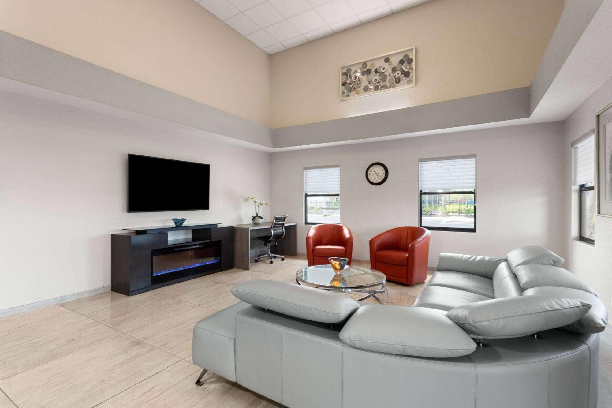 Baymont By Wyndham Punta Gorda/Port Charlotte Hotel Bagian luar foto