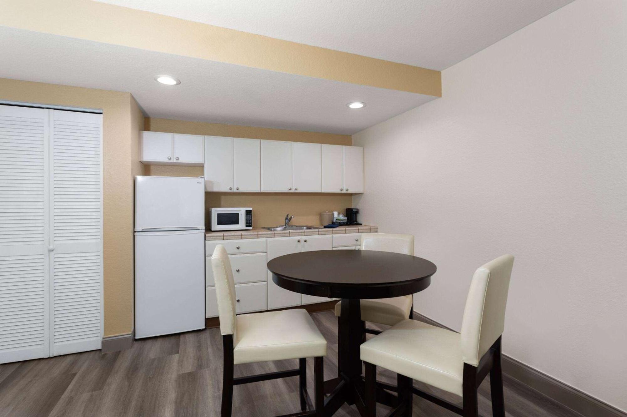 Baymont By Wyndham Punta Gorda/Port Charlotte Hotel Bagian luar foto