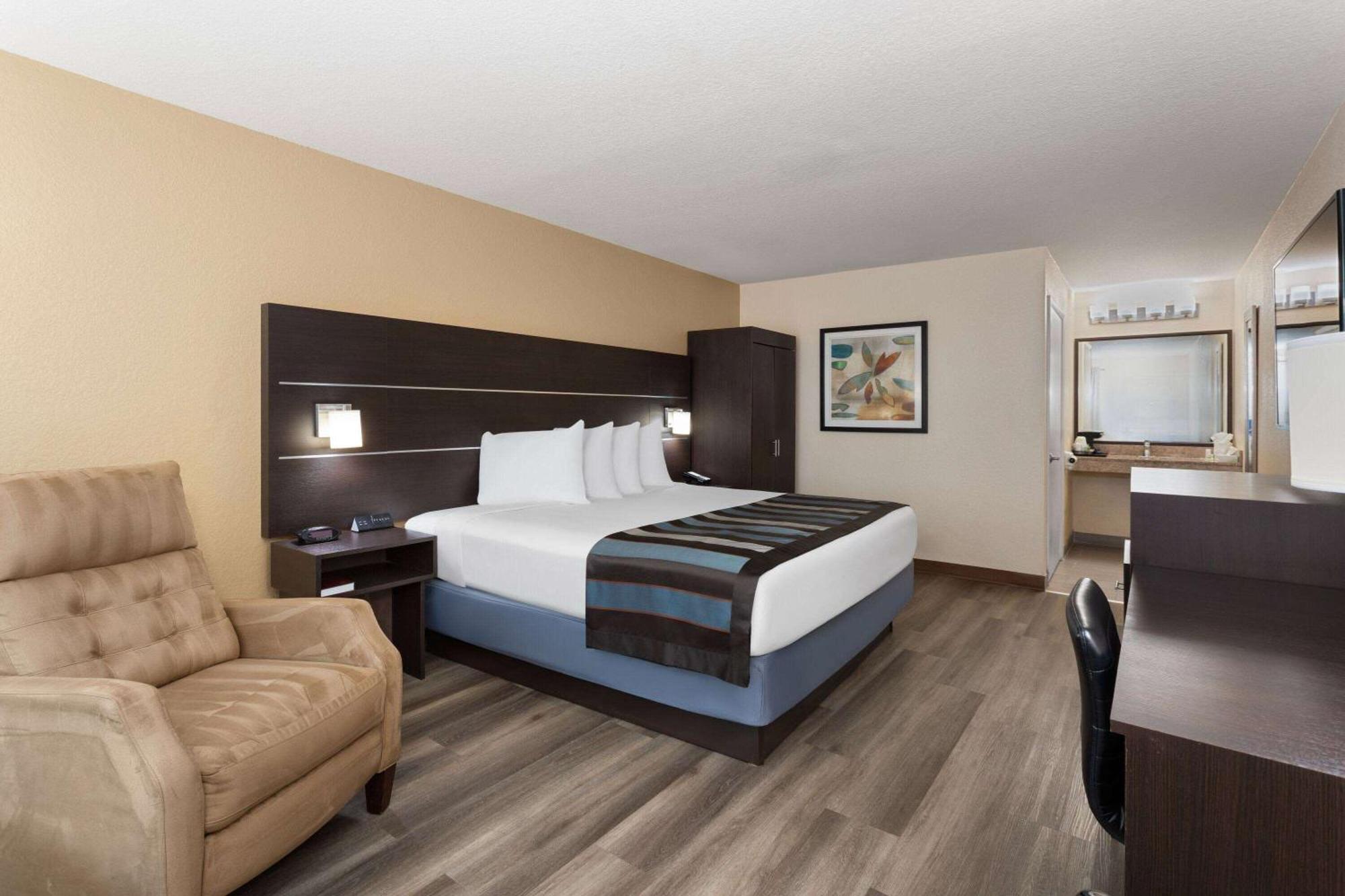 Baymont By Wyndham Punta Gorda/Port Charlotte Hotel Bagian luar foto
