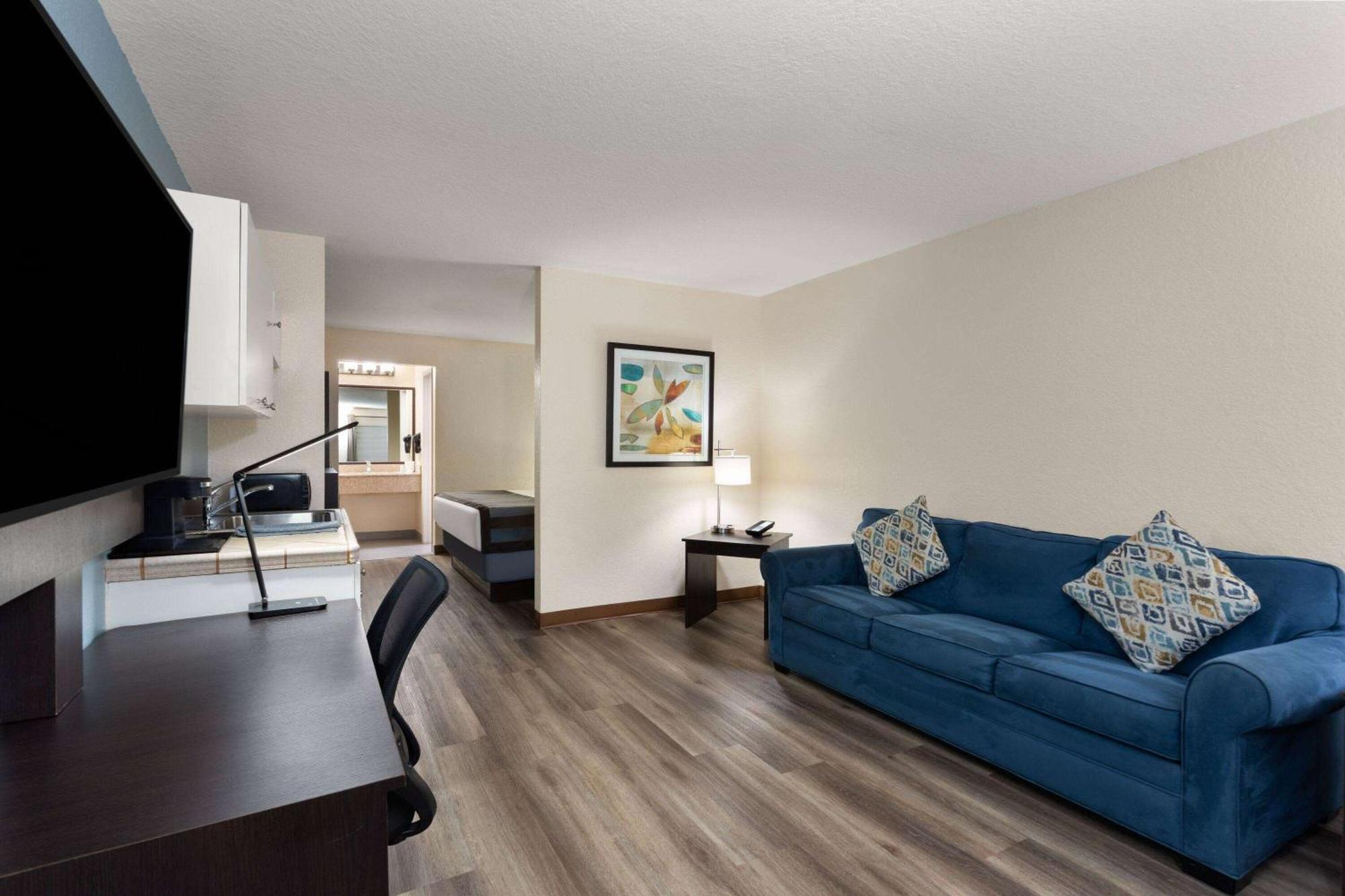 Baymont By Wyndham Punta Gorda/Port Charlotte Hotel Bagian luar foto