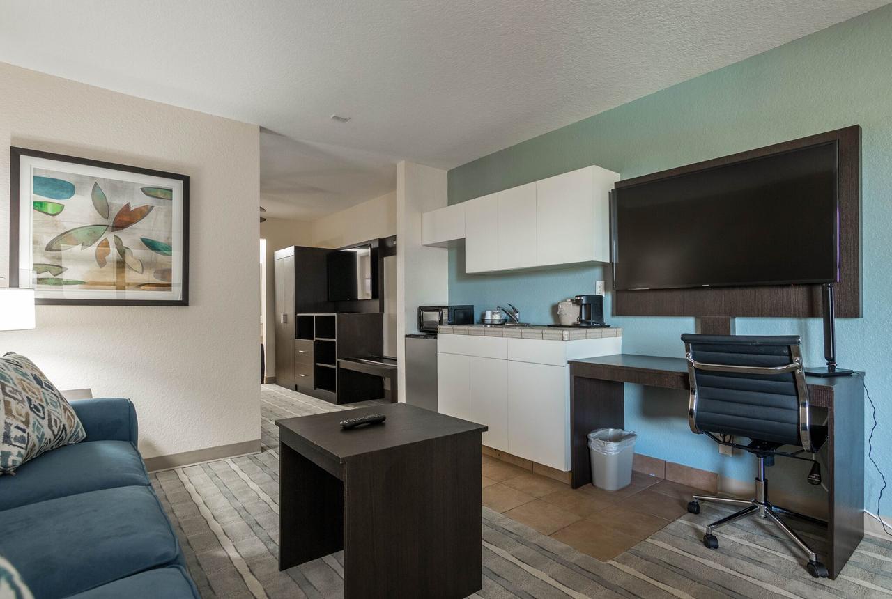 Baymont By Wyndham Punta Gorda/Port Charlotte Hotel Bagian luar foto