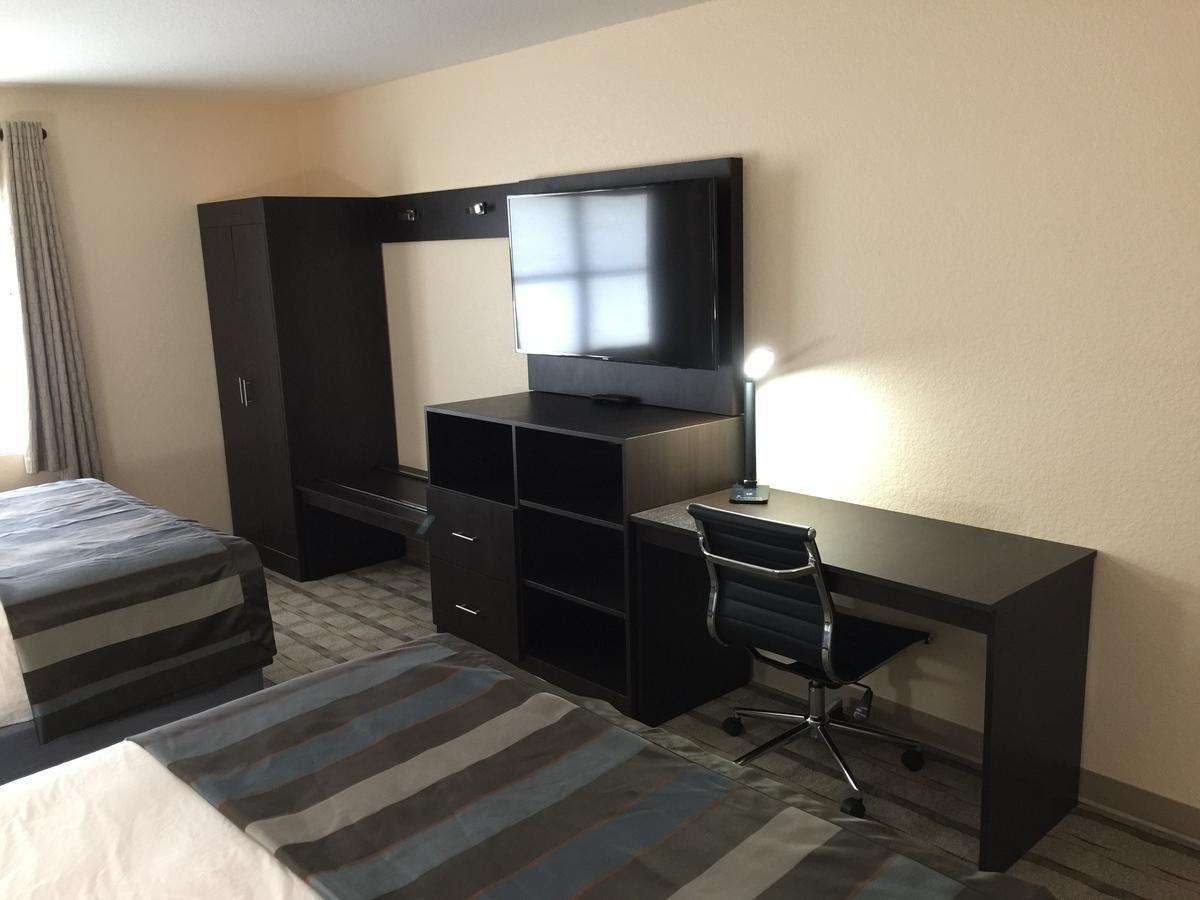 Baymont By Wyndham Punta Gorda/Port Charlotte Hotel Bagian luar foto