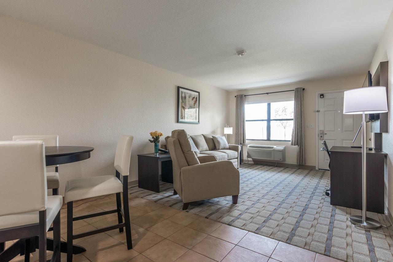 Baymont By Wyndham Punta Gorda/Port Charlotte Hotel Bagian luar foto