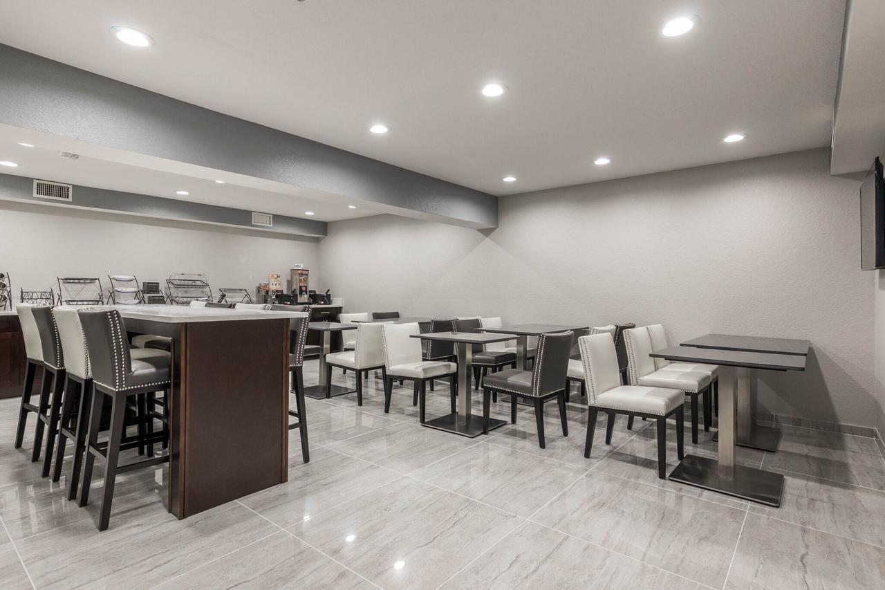 Baymont By Wyndham Punta Gorda/Port Charlotte Hotel Bagian luar foto