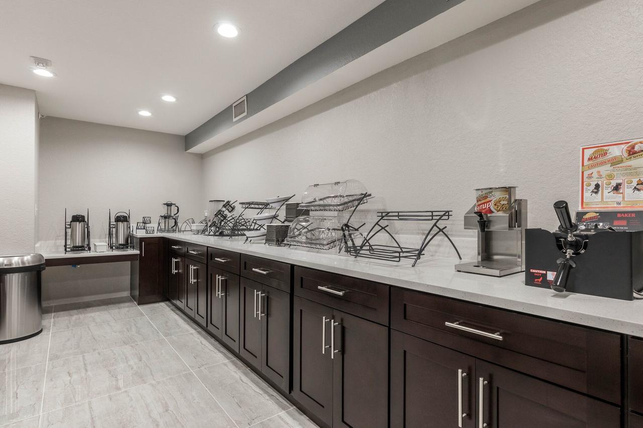 Baymont By Wyndham Punta Gorda/Port Charlotte Hotel Bagian luar foto