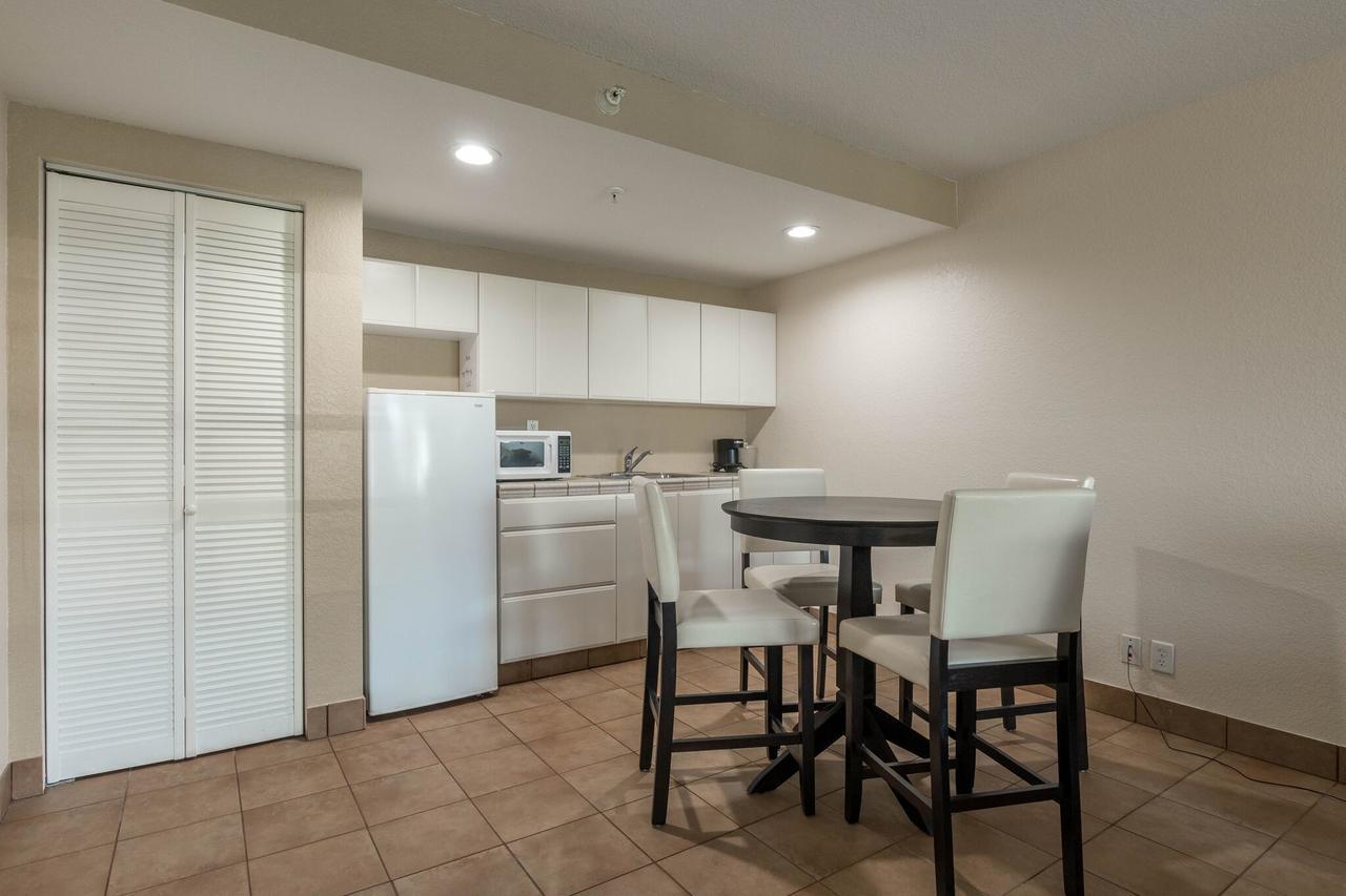 Baymont By Wyndham Punta Gorda/Port Charlotte Hotel Bagian luar foto