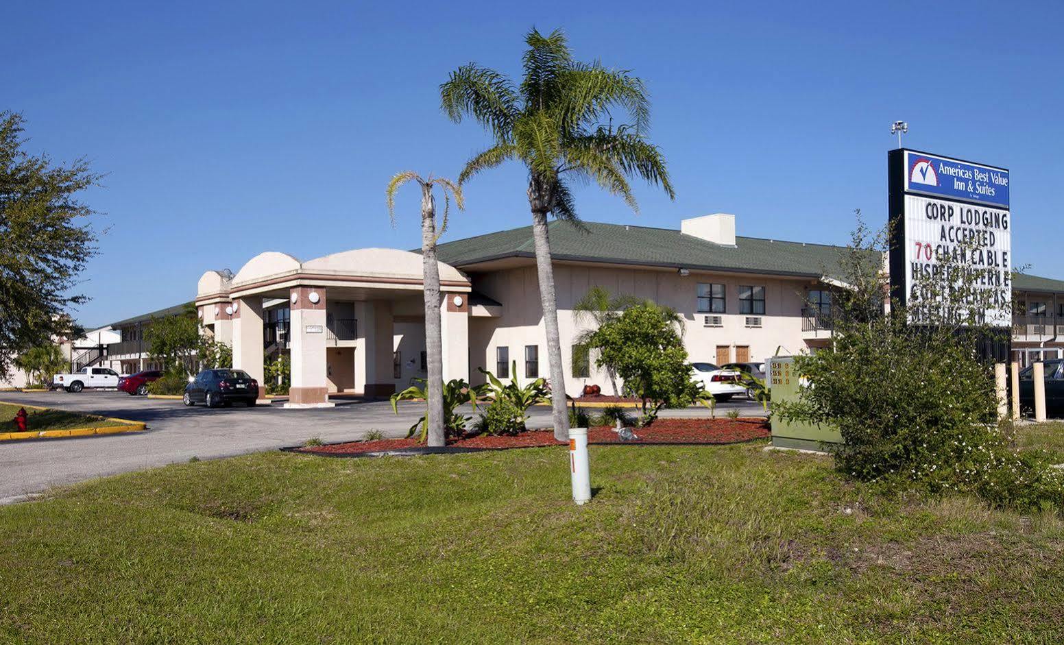 Baymont By Wyndham Punta Gorda/Port Charlotte Hotel Bagian luar foto