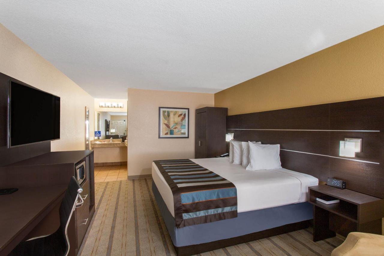 Baymont By Wyndham Punta Gorda/Port Charlotte Hotel Bagian luar foto
